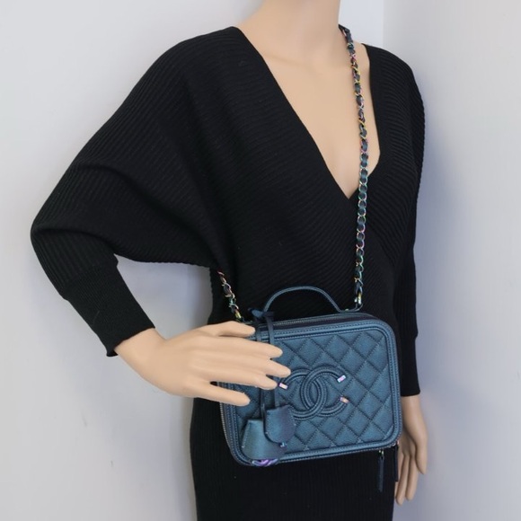 Iridescent Caviar Quilted Medium CC Filigree Vanity Case Dark Turquoise - Picture 5 of 15